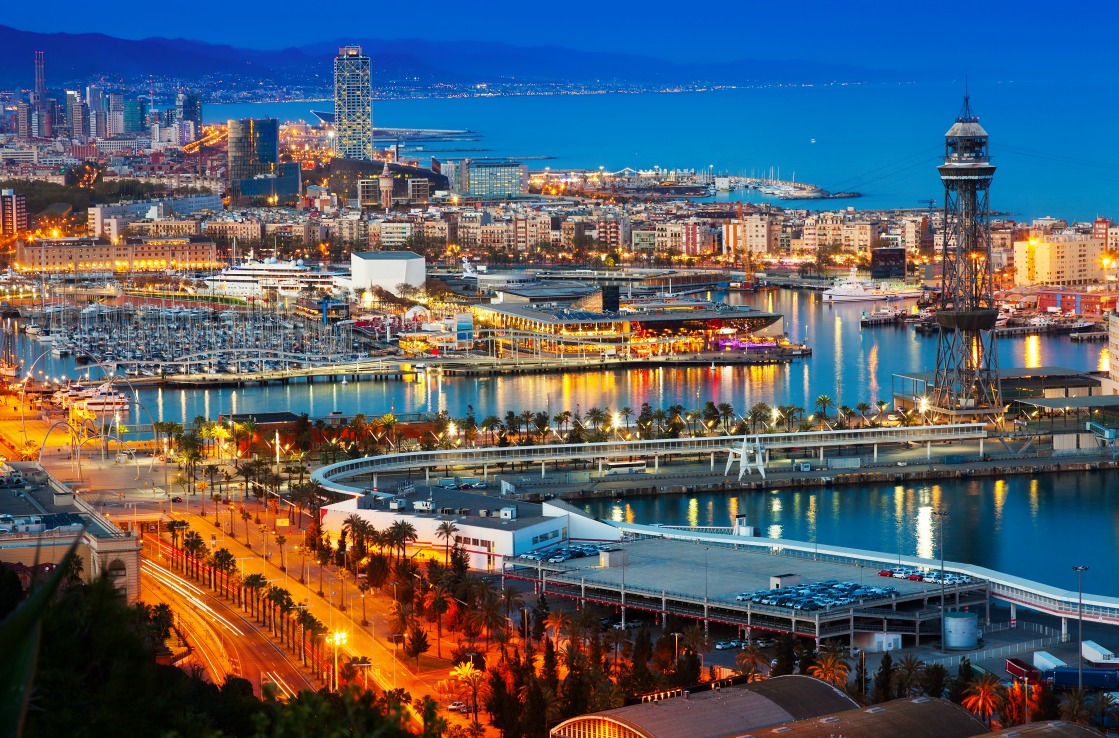 Der Hafen von Barcelona am Abend